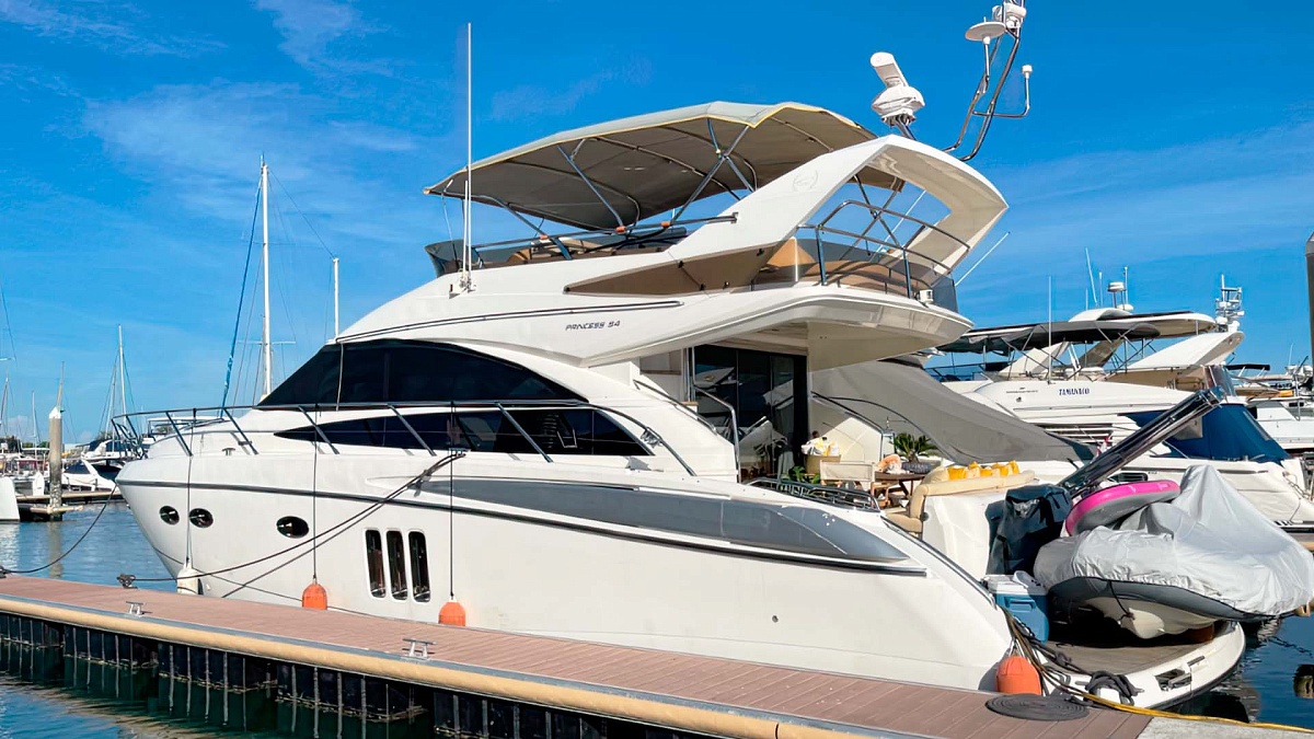 Аренда моторной яхты Princess 54 на Пхукете, Таиланд
